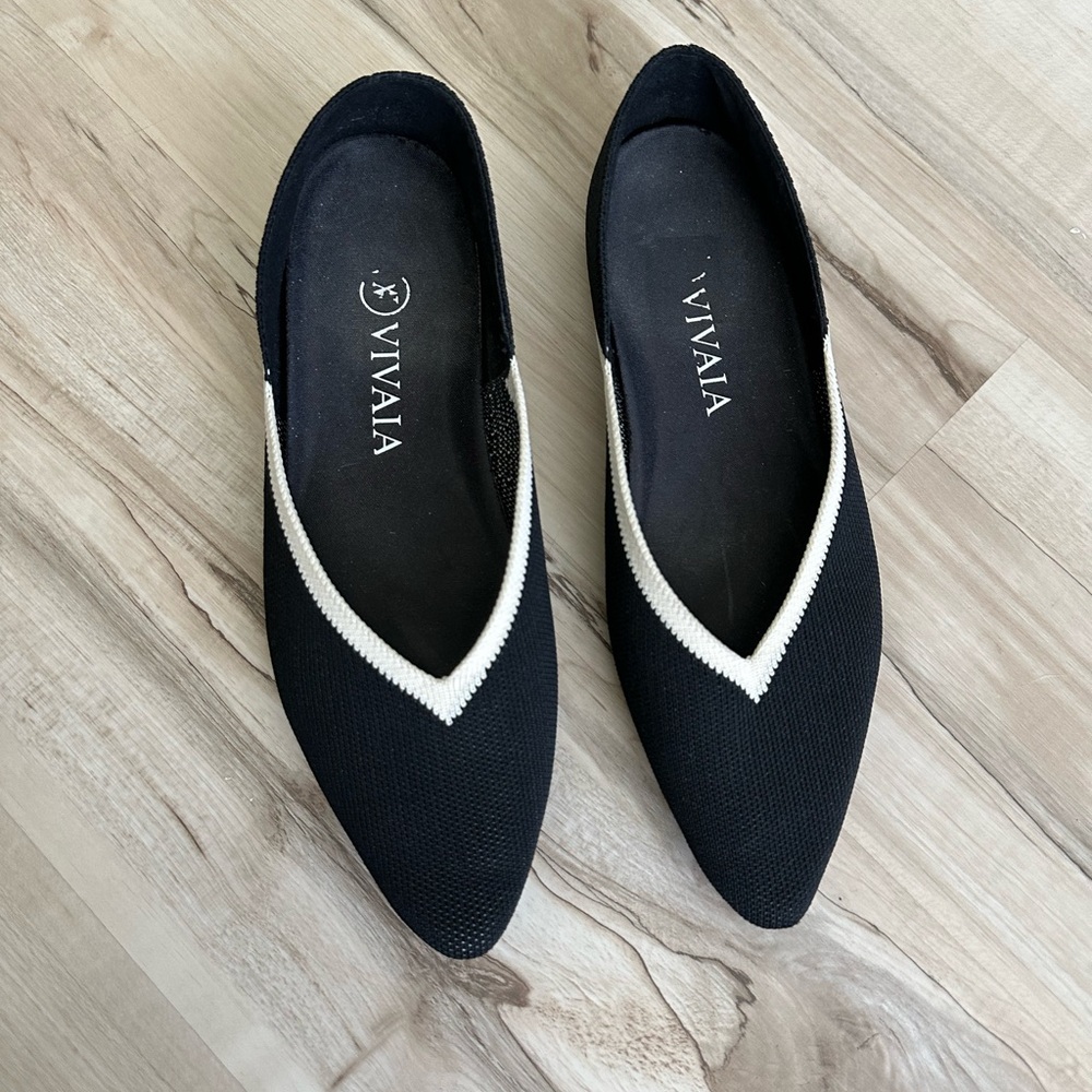 Vivaia black point toe flat - 37
